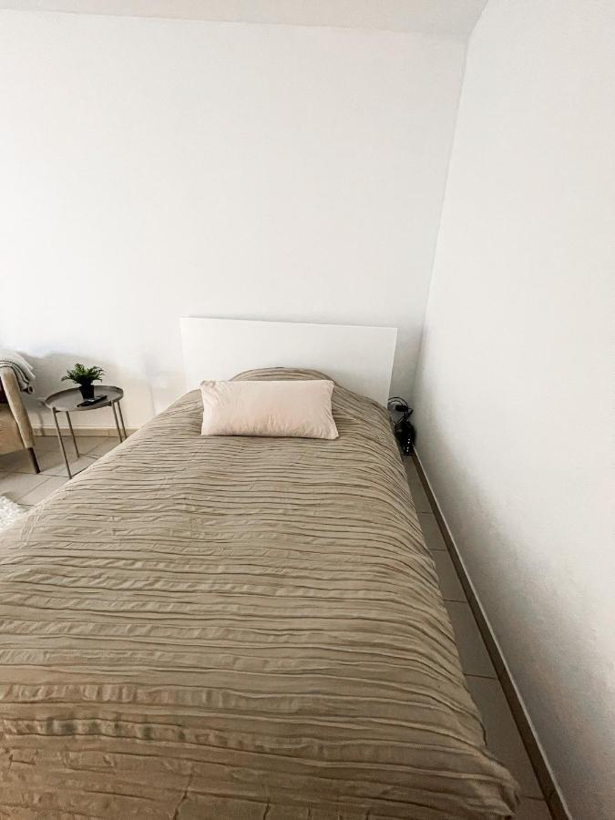 Schoene Einzimmerwohnung Бад Наухайм Екстериор снимка
